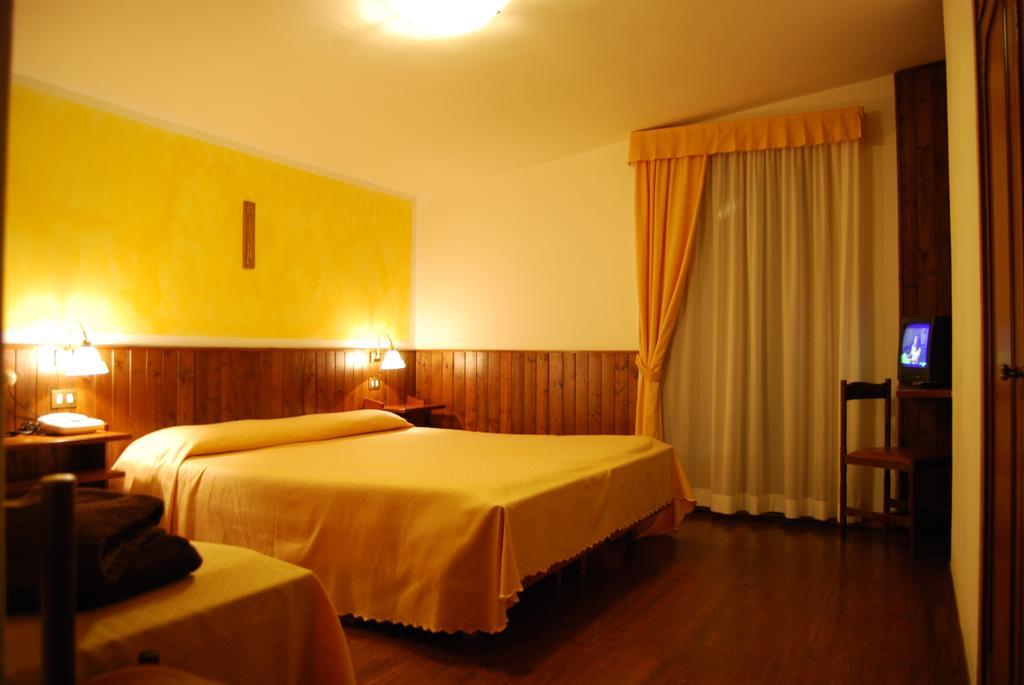 Albergo Villa Cristina Folgaria Rum bild