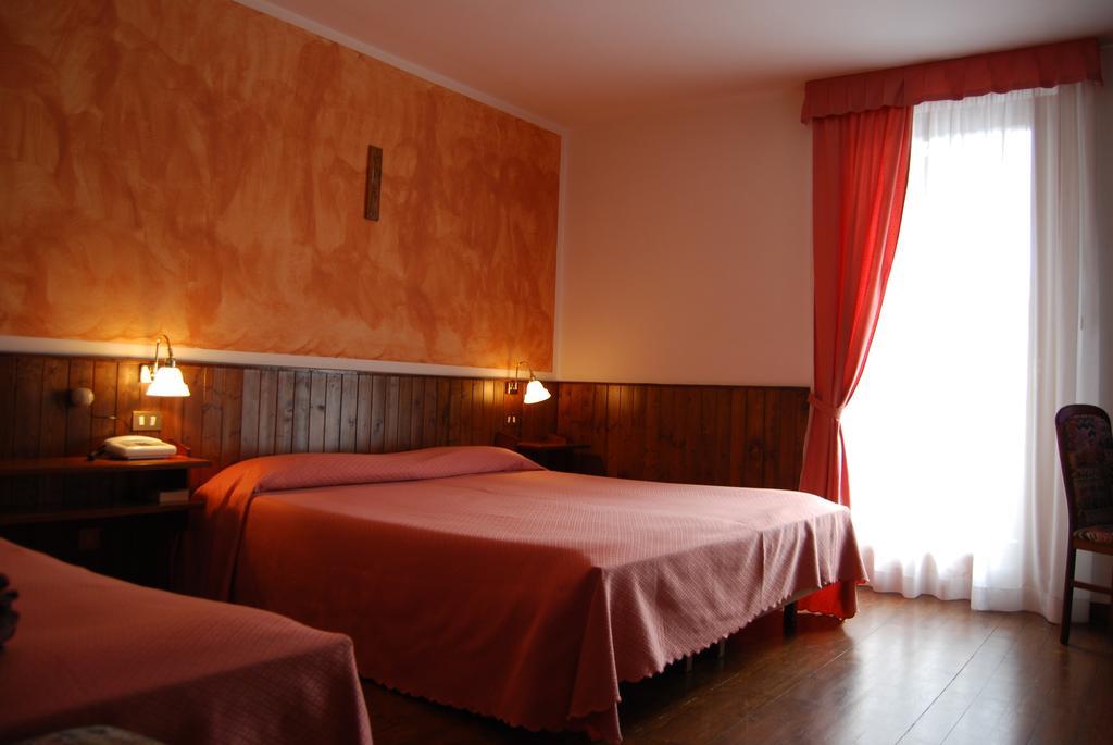 Albergo Villa Cristina Folgaria Rum bild