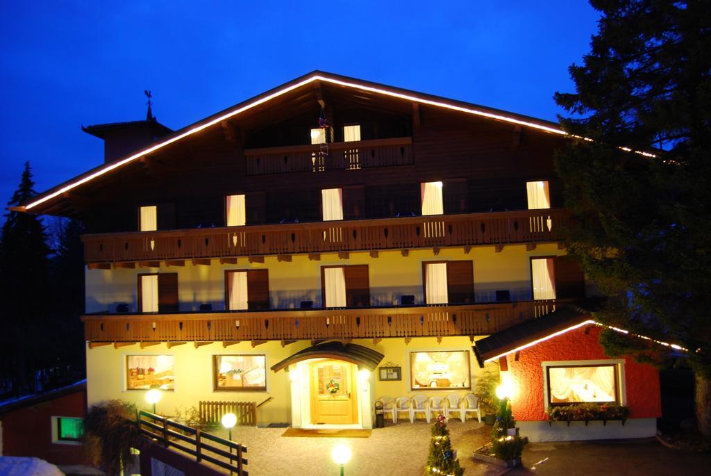 Albergo Villa Cristina Folgaria Exteriör bild